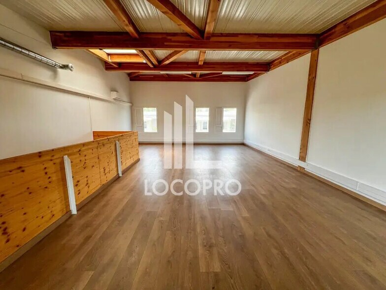 Local d’activités dans Avignon à louer - Photo de l’immeuble – Image 1 sur 5