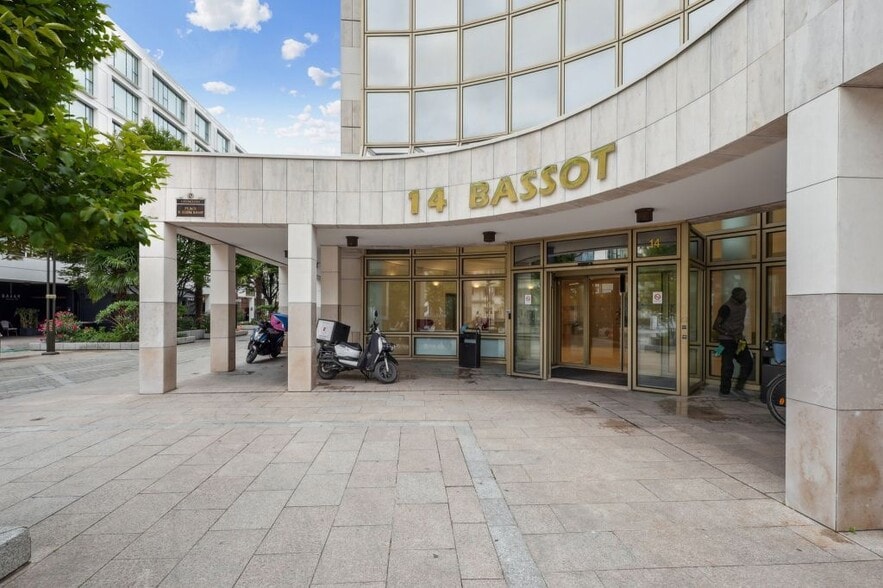 14 Place Marie - Jeanne Bassot, Levallois-Perret à louer - Photo de l’immeuble – Image 1 sur 9