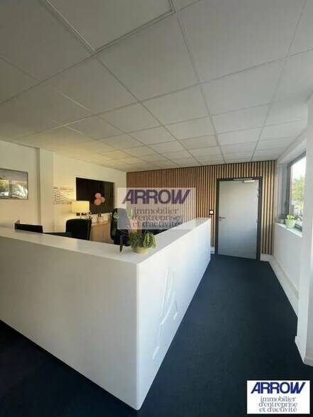 Local d'activités dans Orvault à vendre - Photo de l’immeuble – Image 2 sur 3