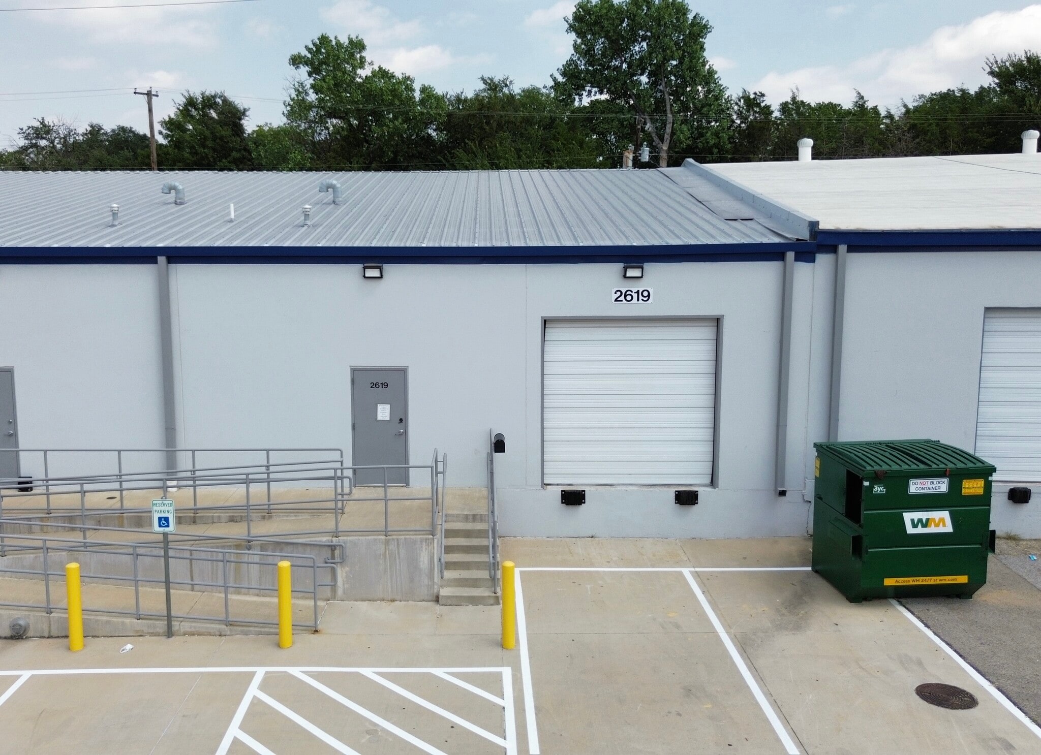 2661-2669 Ludelle St, Fort Worth, TX à louer Photo de l’immeuble– Image 1 sur 4