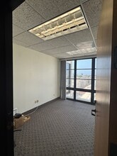 7590 Fay Ave, La Jolla, CA à louer Photo intérieure– Image 2 sur 3