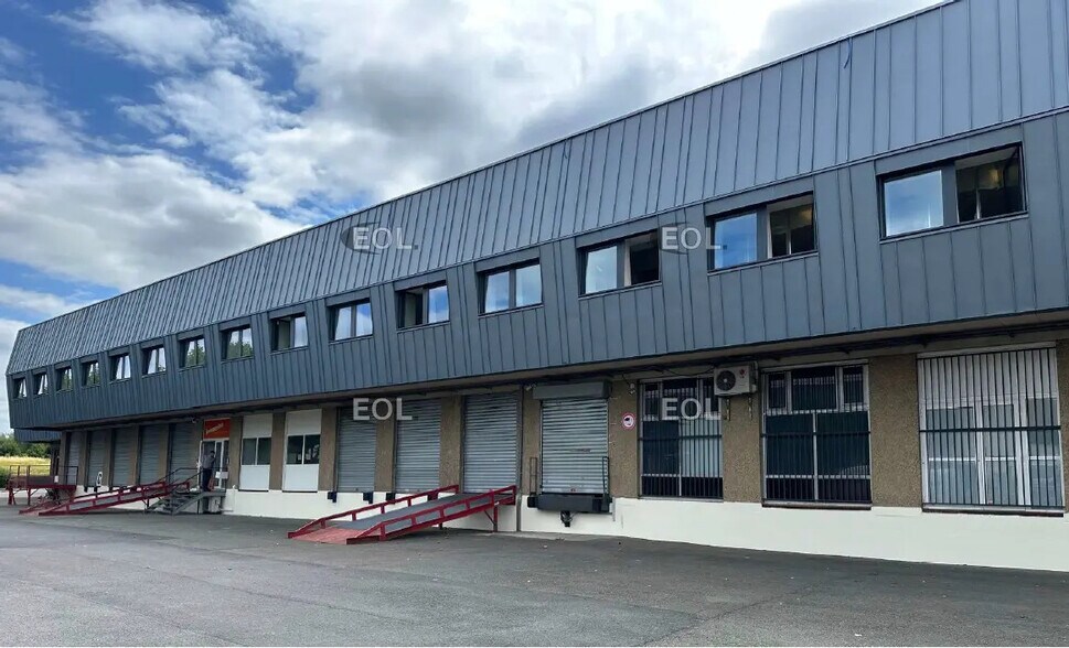Industriel/Logistique dans Villejust à louer - Photo de l’immeuble – Image 1 sur 8