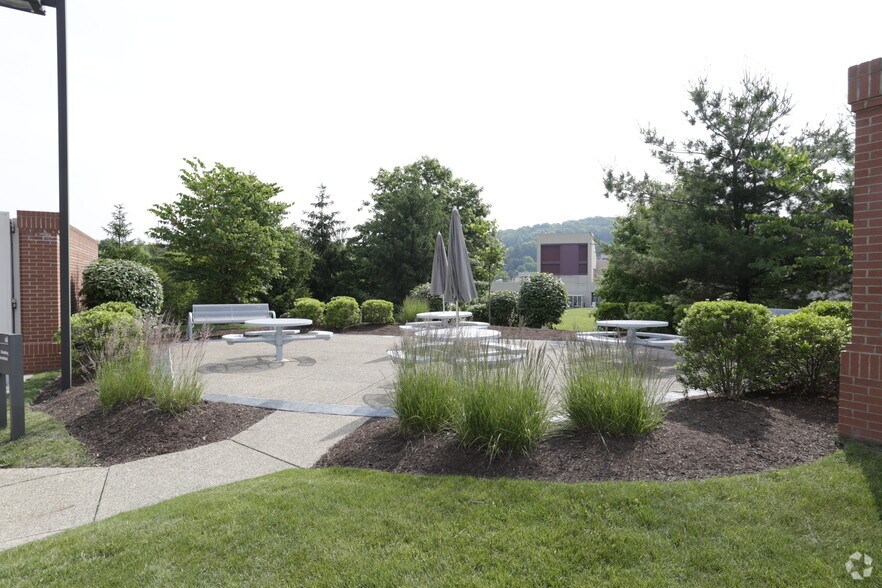 800 Cranberry Woods Dr, Cranberry Township, PA à louer - Photo de l’immeuble – Image 2 sur 8