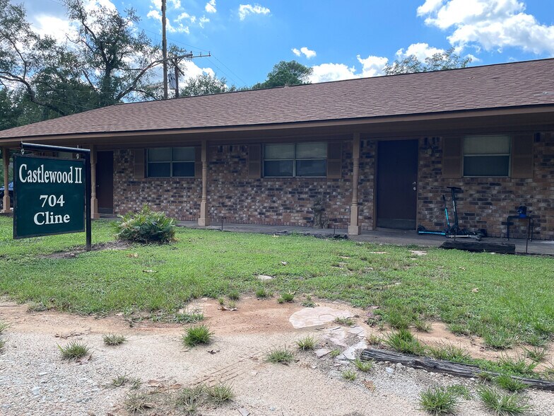 704 Cline St, Huntsville, TX à vendre - Photo de l’immeuble – Image 3 sur 22