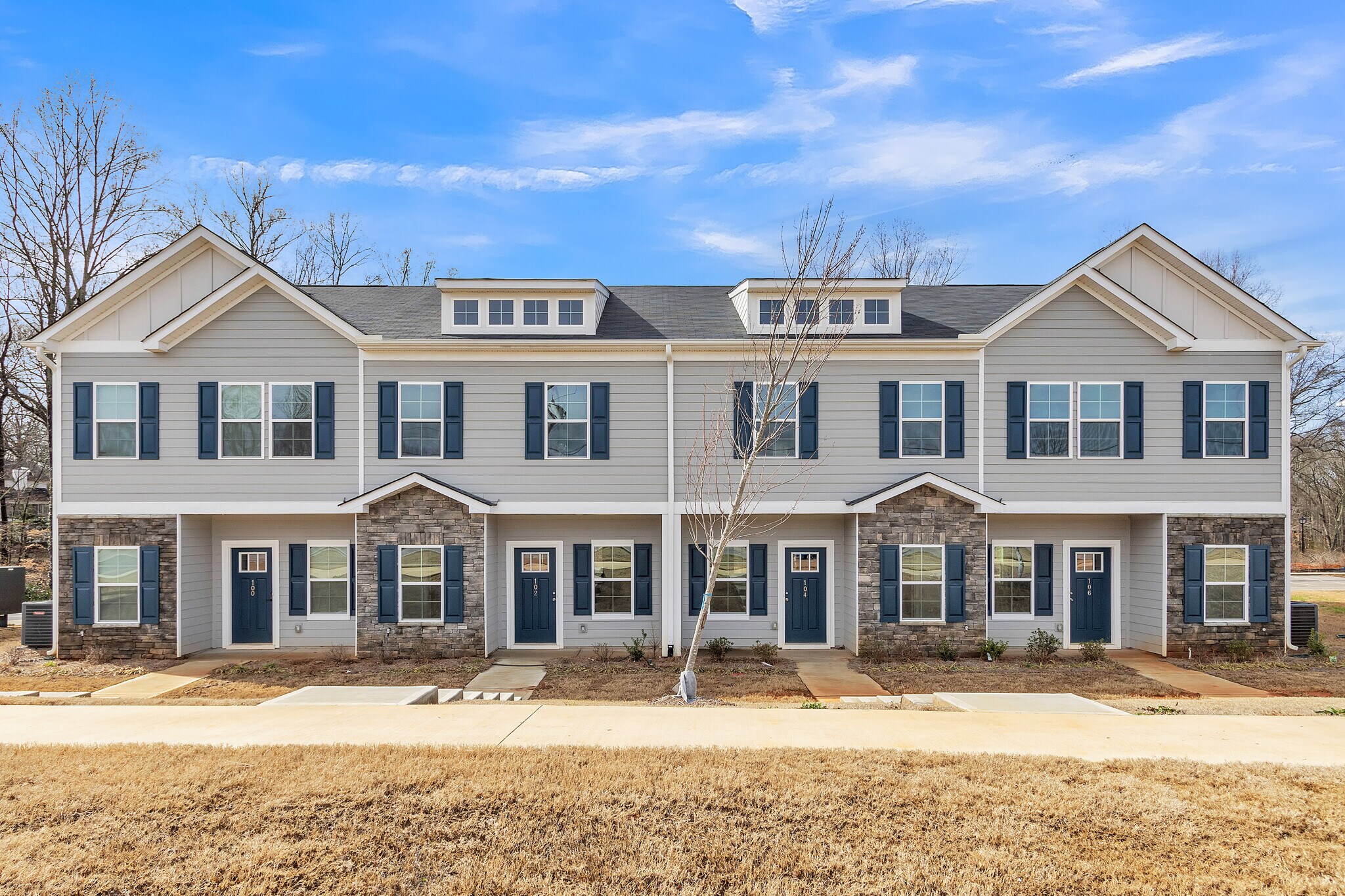 Fully Leased | 4 New Constr Townhomes portefeuille de 2 biens à vendre sur LoopNet.fr Photo principale– Image 1 sur 25