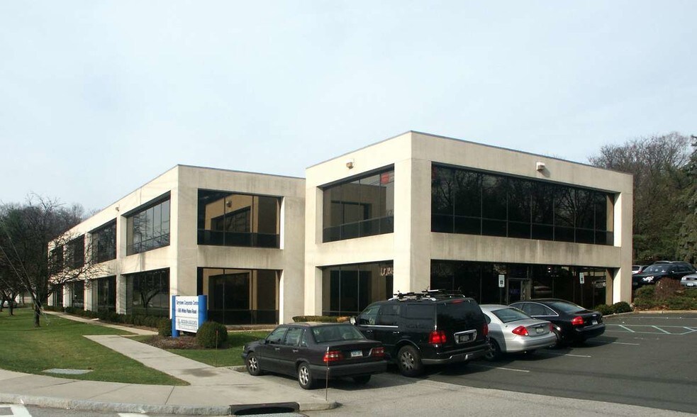 505 White Plains Rd, Tarrytown, NY à vendre - Photo de l’immeuble – Image 2 sur 7