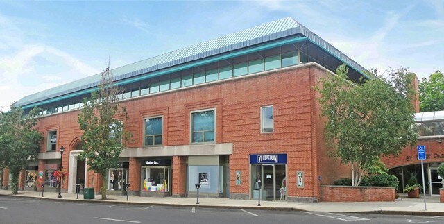 200 Greenwich Ave, Greenwich, CT à louer - Photo de l’immeuble – Image 3 sur 4