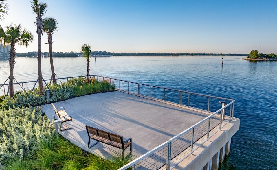 5440 W Tyson Ave, Tampa, FL à louer - Photo de l’immeuble – Image 2 sur 7