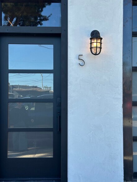 1801-1821 E Main St, Ventura, CA à louer - Photo de l’immeuble – Image 2 sur 18