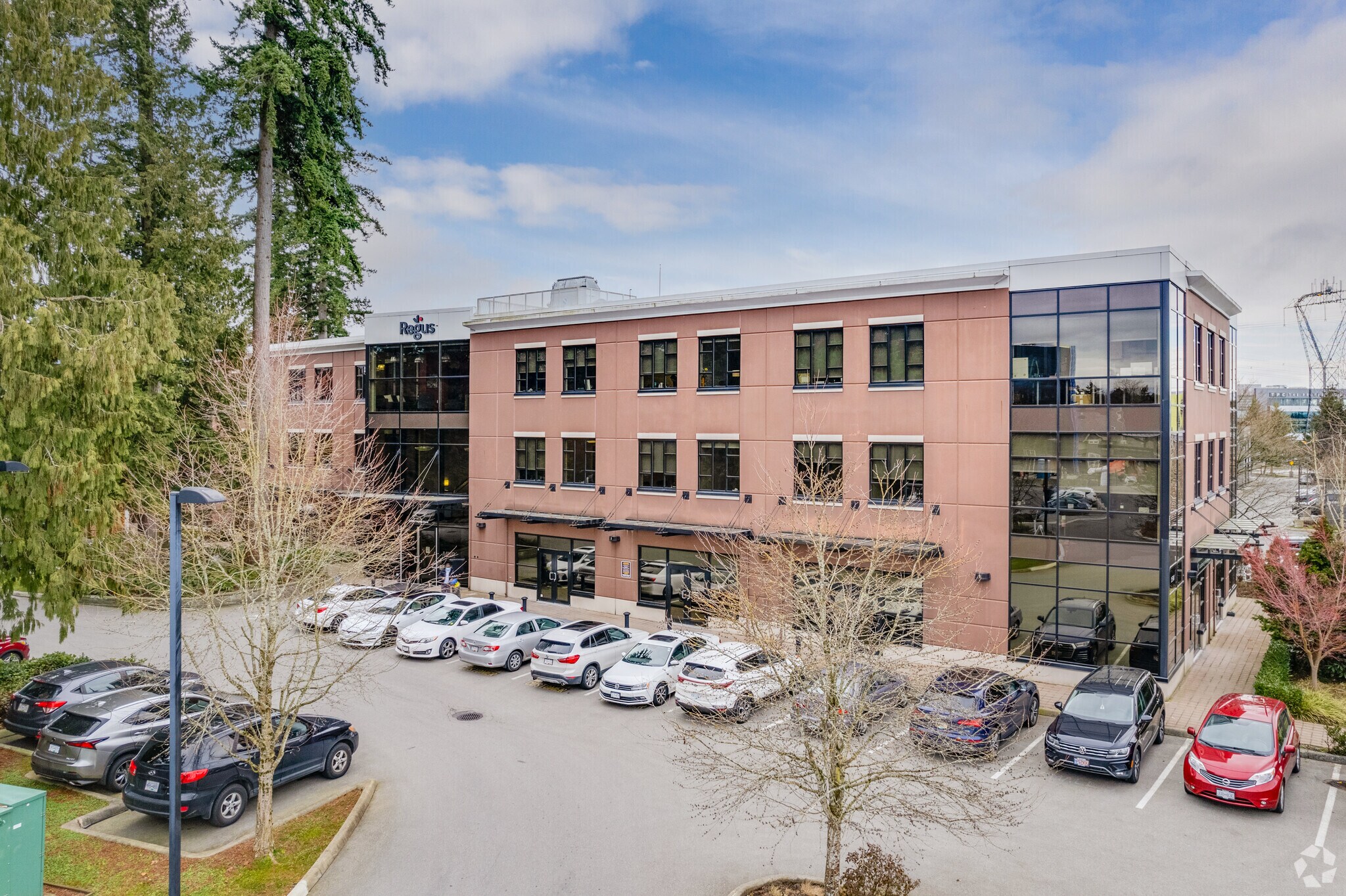 15300 Croydon Dr, Surrey, BC à louer Photo principale– Image 1 sur 8