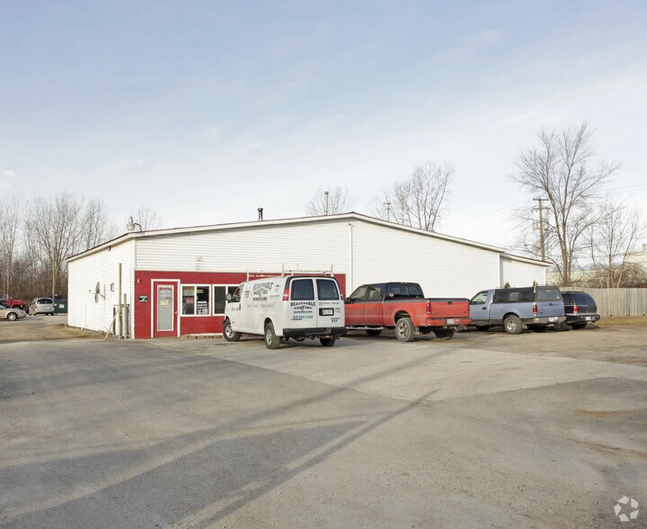 3905 32nd St, Port Huron, MI à vendre - Photo principale – Image 1 sur 93