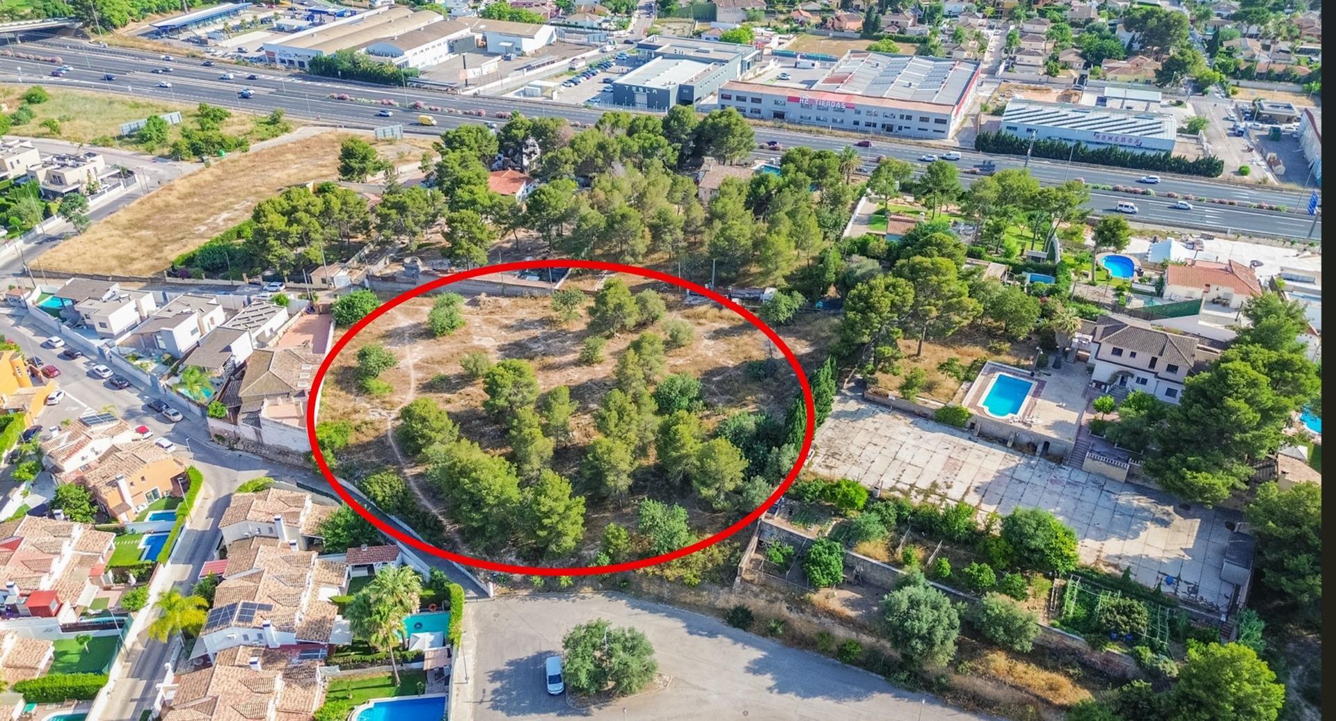 Terrain dans La Pobla de Vallbona, Valencia à vendre Photo de l’immeuble– Image 1 sur 13