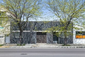 4620-4622 W Fullerton Ave, Chicago, IL à louer Photo de l’immeuble– Image 2 sur 11