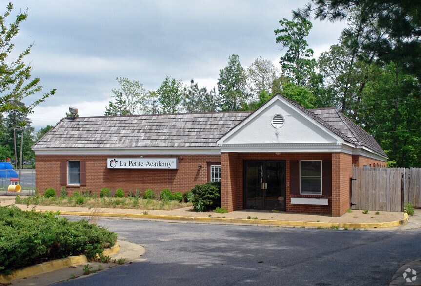 13711 Village Mill Dr, Midlothian, VA à louer - Photo de l’immeuble – Image 2 sur 2