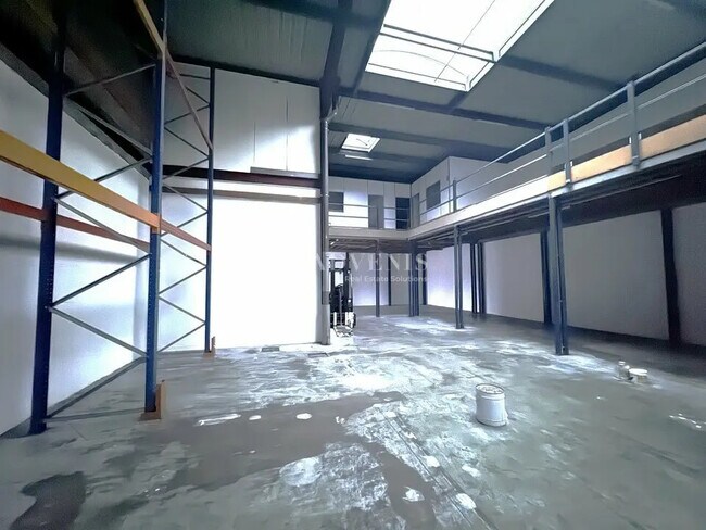 Plus de détails pour Local d'activités à louer