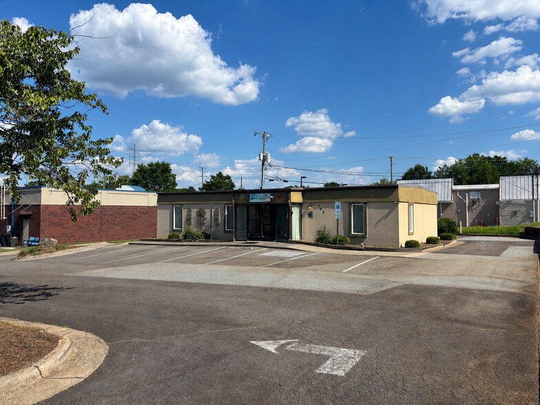 301 Harvey St, Winston-Salem, NC à vendre - Photo de l’immeuble – Image 2 sur 8