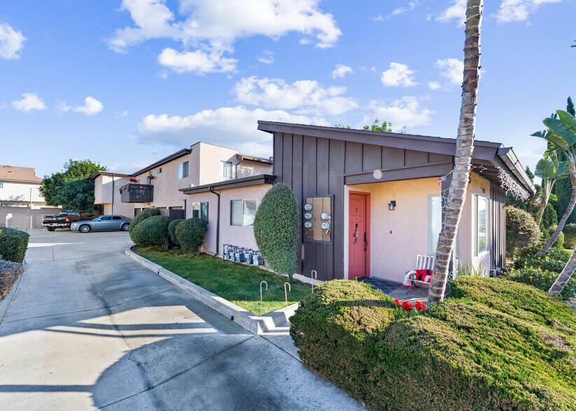18652 Libra Cir, Huntington Beach, CA à vendre - Photo de l’immeuble – Image 2 sur 10