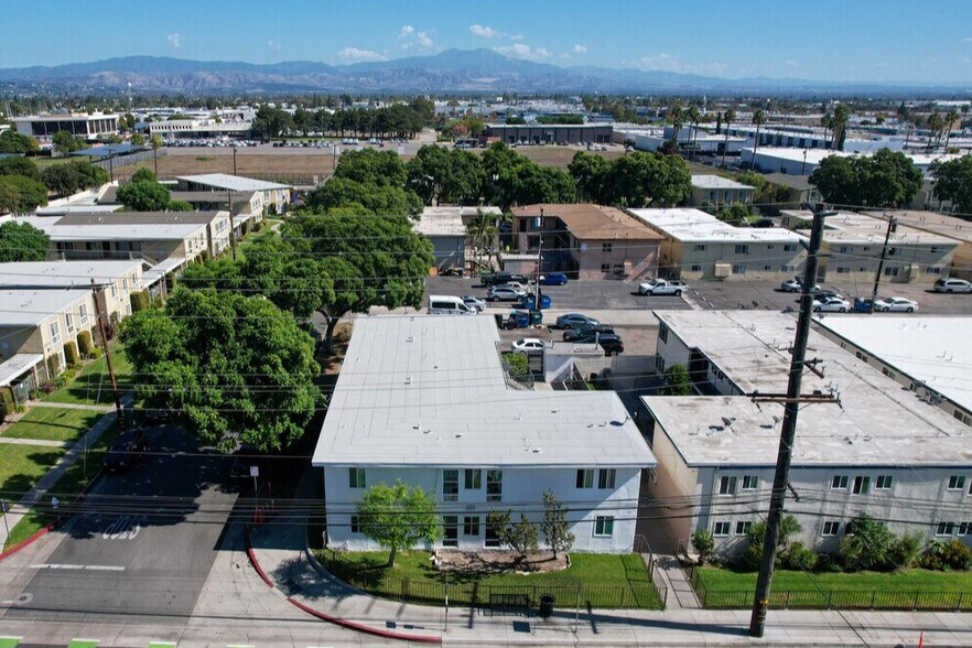 1401 S Standard Ave, Santa Ana, CA à vendre - Photo de l’immeuble – Image 3 sur 8