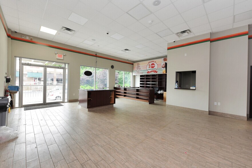 275 N Main St, Lodi, NJ à louer - Photo de l’immeuble – Image 2 sur 17