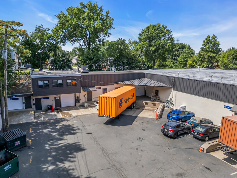1001 Roosevelt Ave, Carteret, NJ à louer - Photo de l’immeuble – Image 2 sur 3