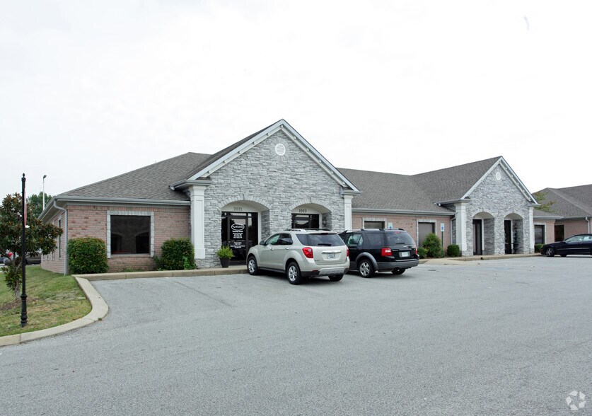 2021-2027 Greystone Sq, Jackson, TN à louer - Photo de l’immeuble – Image 2 sur 22