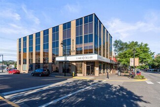 Plus de détails pour 3100 30 Av, Vernon, BC - Bureau à vendre