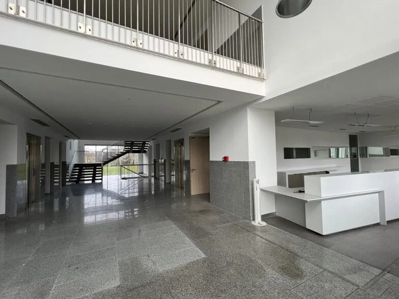 Bureau dans Voisins-le-Bretonneux à vendre - Photo intérieure – Image 3 sur 9