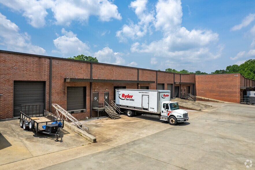 450 Satellite Blvd NE, Suwanee, GA à louer - Photo de l’immeuble – Image 3 sur 9