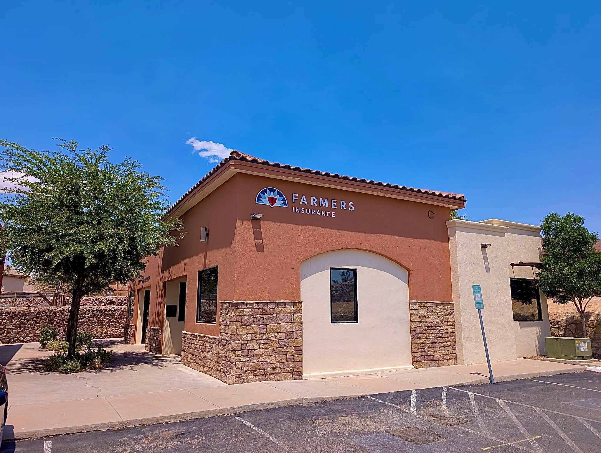 545 E Redd Rd, El Paso, TX à vendre Photo de l’immeuble– Image 1 sur 20