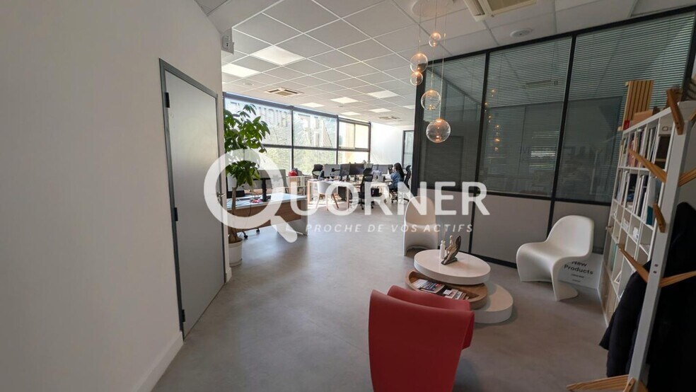 Bureau dans Fréjus à vendre - Photo de l’immeuble – Image 1 sur 7