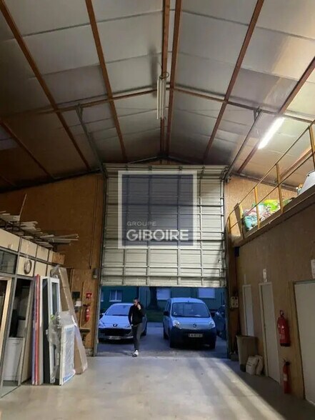 Industriel/Logistique dans Betton à vendre - Photo intérieure – Image 2 sur 5