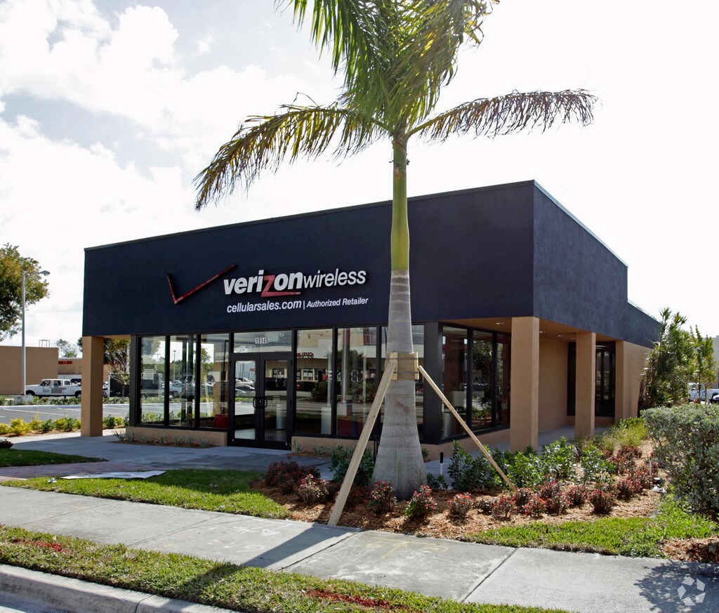 19101 S Dixie Hwy, Miami, FL à louer Photo principale– Image 1 sur 7