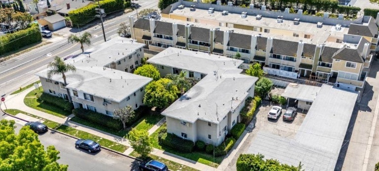 5451 Whitsett Ave, Valley Village, CA à vendre - Photo de l’immeuble – Image 2 sur 9
