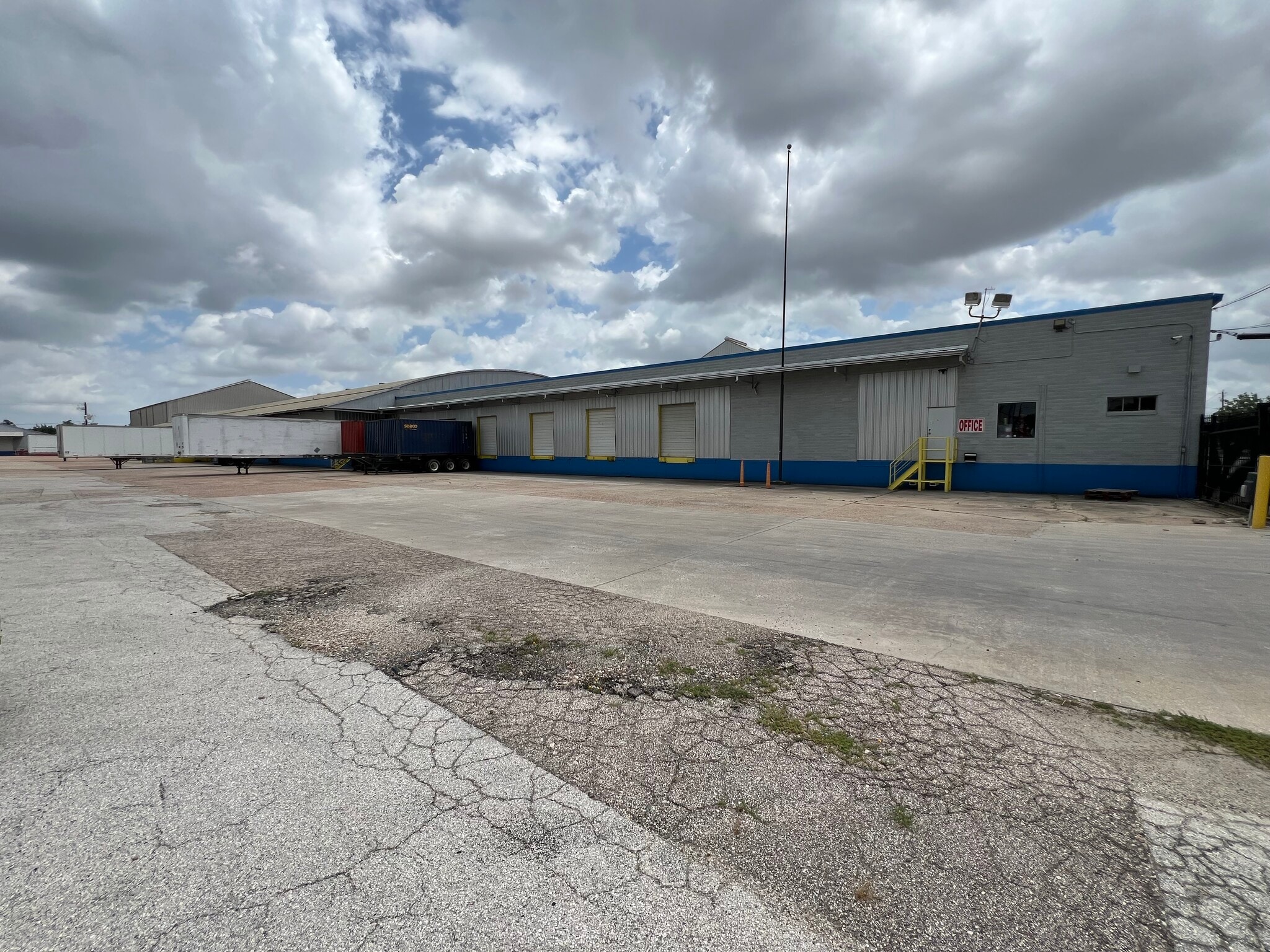 1120 Lockwood Dr, Houston, TX à louer Photo intérieure– Image 1 sur 8