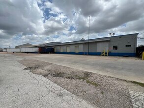 1120 Lockwood Dr, Houston, TX à louer Photo intérieure– Image 1 sur 8