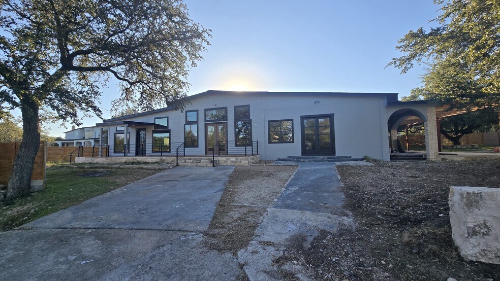 17621 Stacey Ln, Lago Vista, TX à louer - Photo de l’immeuble – Image 2 sur 11