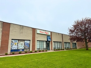 72-80 Rolark Dr, Toronto, ON à louer Photo intérieure– Image 1 sur 2