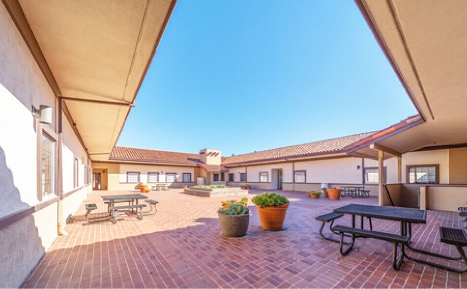 1895 Mowry Ave, Fremont, CA à vendre - Photo de l’immeuble – Image 2 sur 14