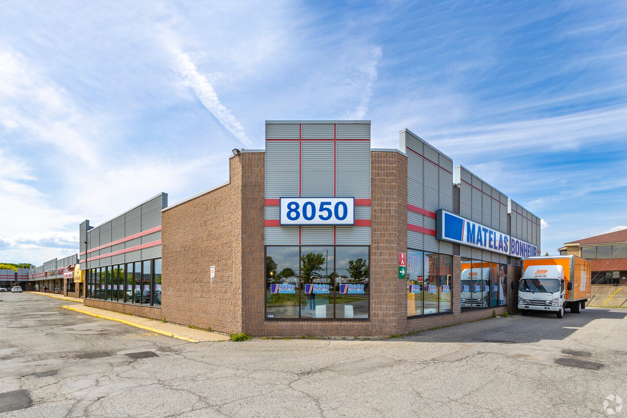 8050 Boul Taschereau, Brossard, QC à louer Photo principale– Image 1 sur 5