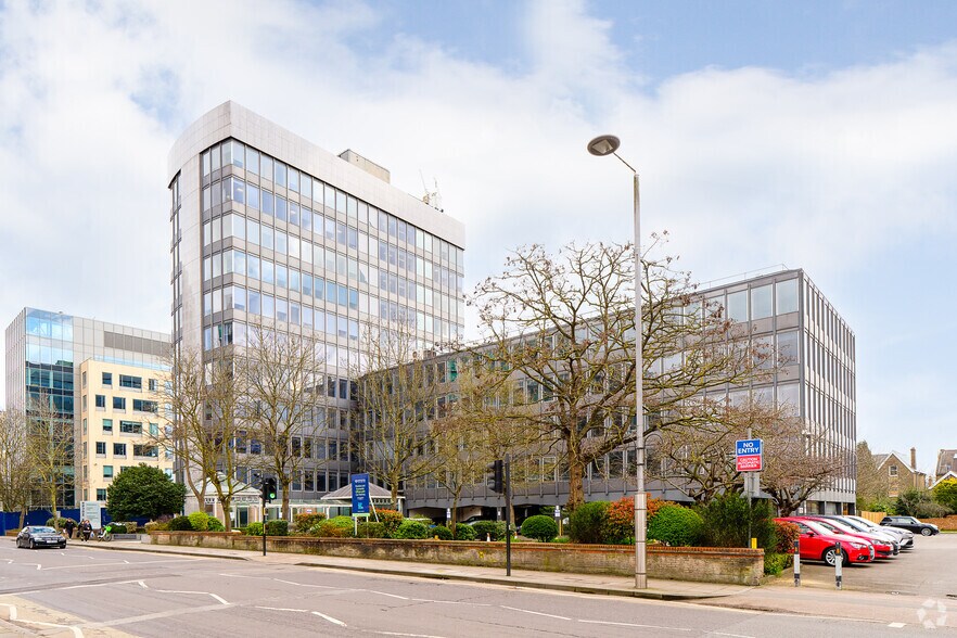 97-109 Uxbridge Rd, Londres à louer - Photo de l’immeuble – Image 1 sur 15