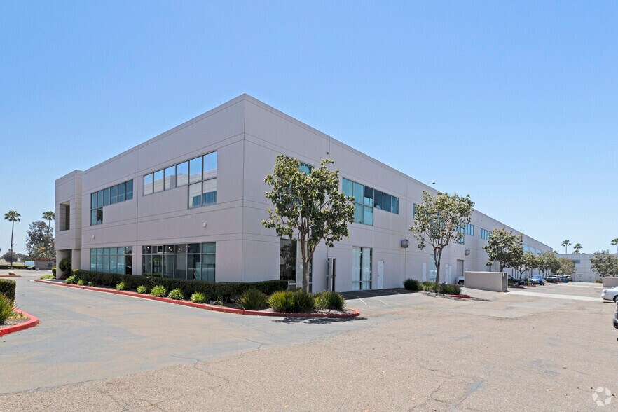7480 Miramar Rd, San Diego, CA à louer - Photo de l’immeuble – Image 3 sur 14