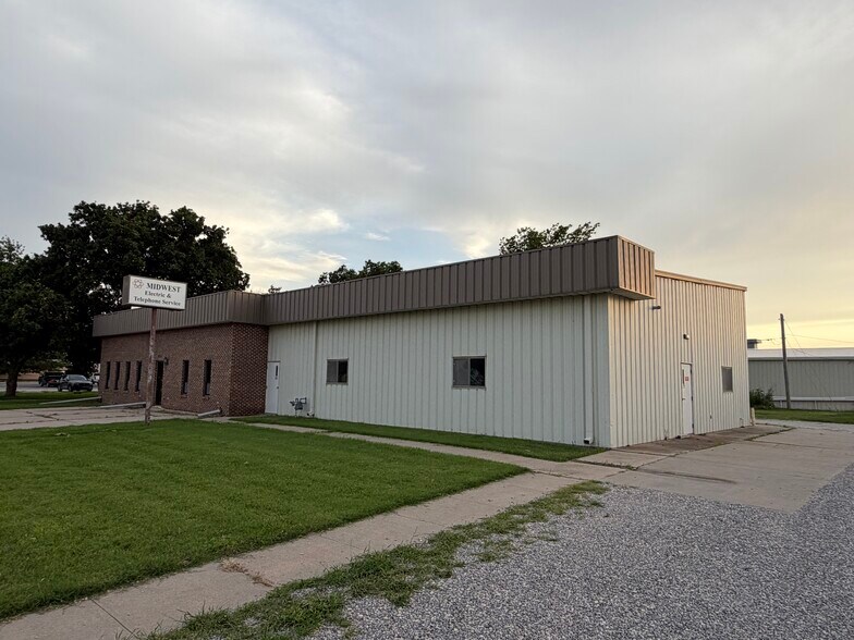 621 N Hickory St, Mcpherson, KS à vendre - Photo de l’immeuble – Image 3 sur 15