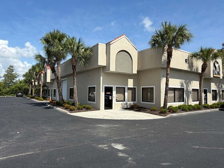 13750 Treeline Ave S, Fort Myers, FL à louer - Photo de l’immeuble – Image 2 sur 3