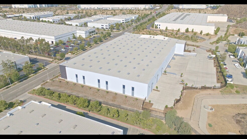 29124 Ave Penn, Valencia, CA à louer - Photo de l’immeuble – Image 3 sur 8