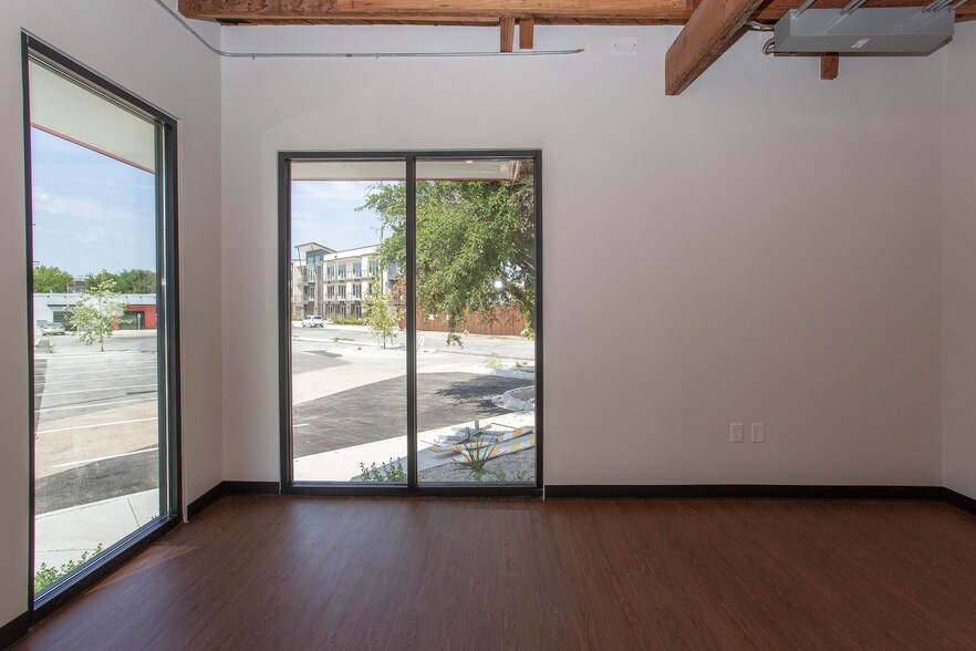 1800 W Bowie St, Fort Worth, TX à louer - Photo intérieure – Image 2 sur 11