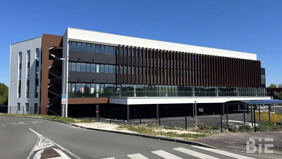 Bureau dans Mérignac à louer - Photo de l’immeuble – Image 1 sur 12