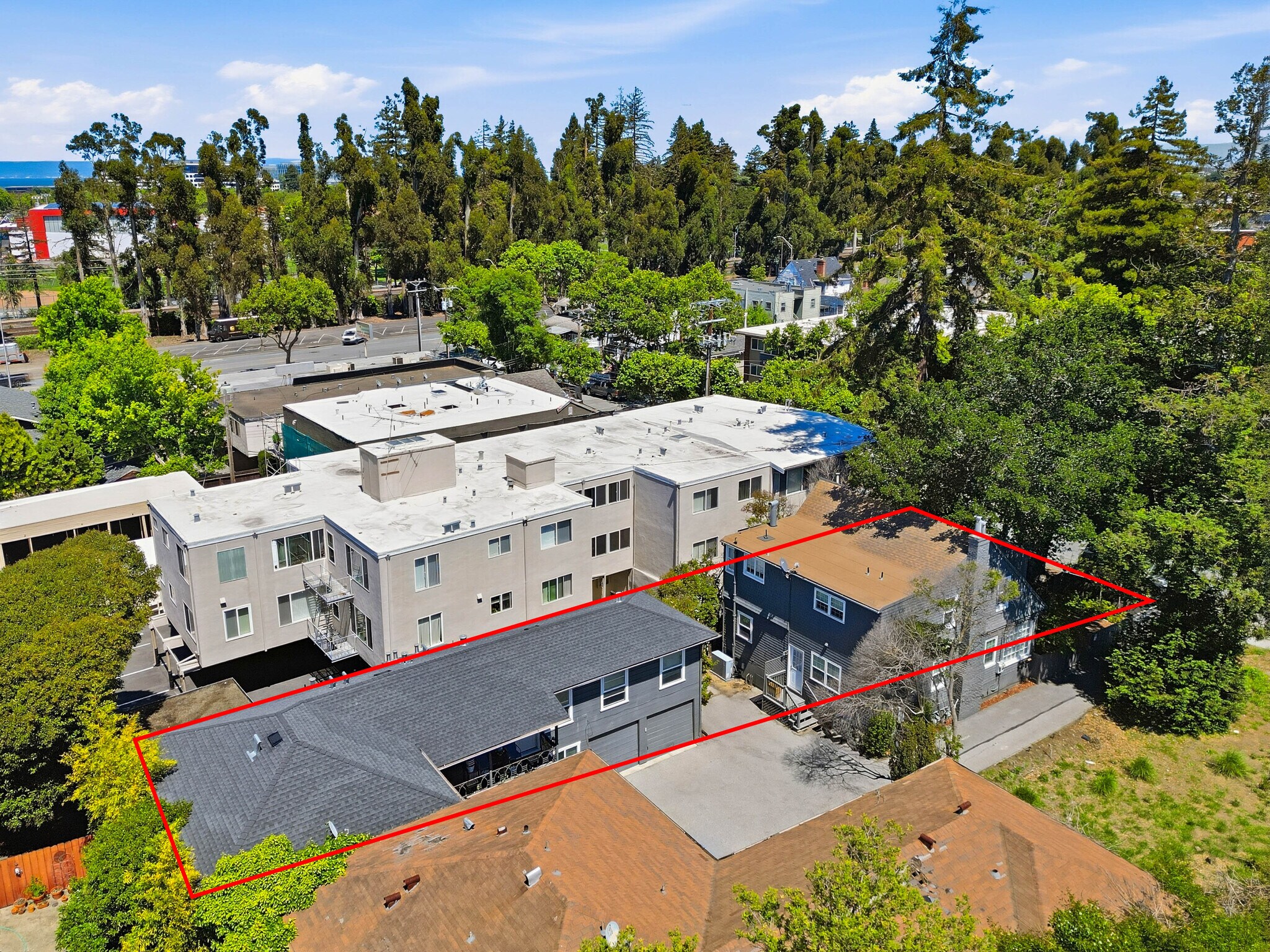1124 Douglas Ave, Burlingame, CA à vendre Photo principale– Image 1 sur 22