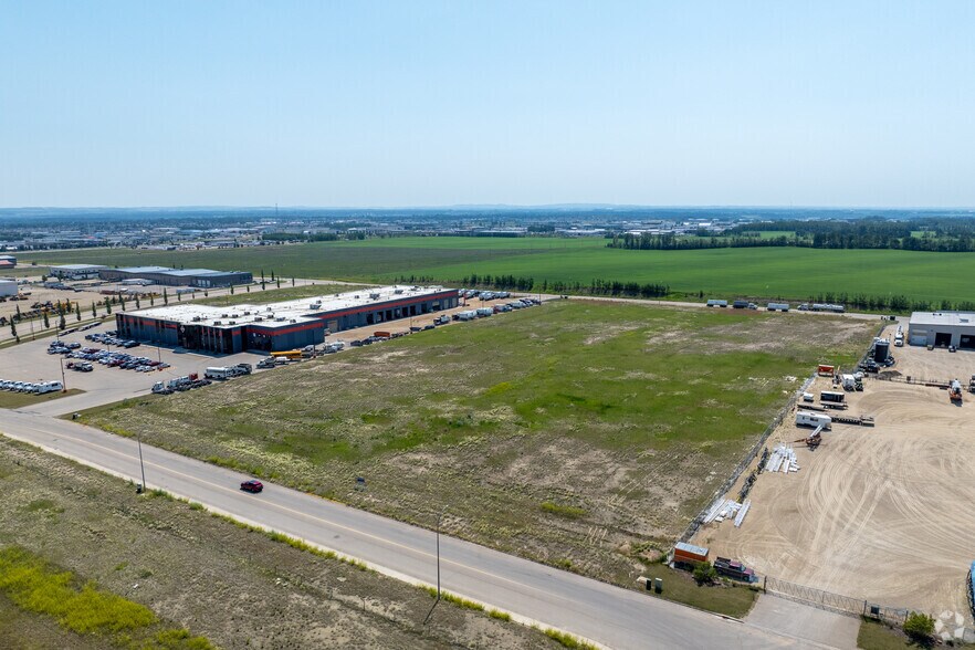 7750 79 St, Red Deer, AB à vendre - Photo principale – Image 1 sur 2