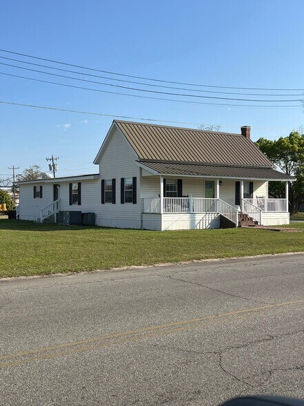 400 W 5th St, Adel, GA à louer - Photo de l’immeuble – Image 3 sur 14