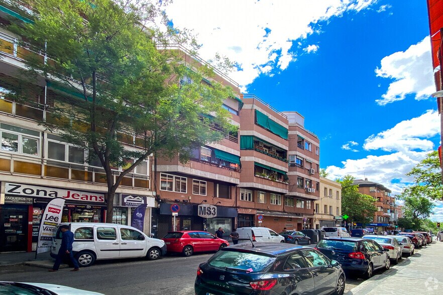 Immeuble residentiel dans Madrid, Madrid à vendre - Photo de l’immeuble – Image 2 sur 2
